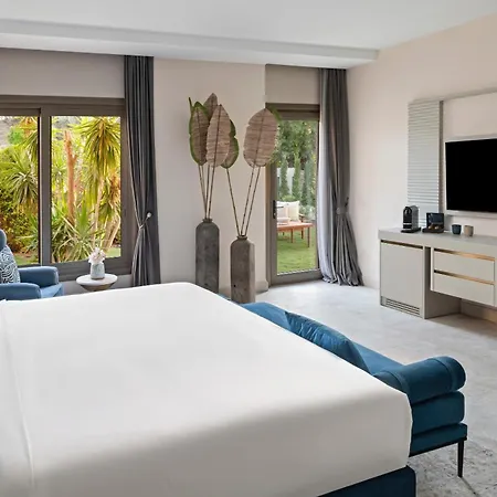 Ailla Hotel *